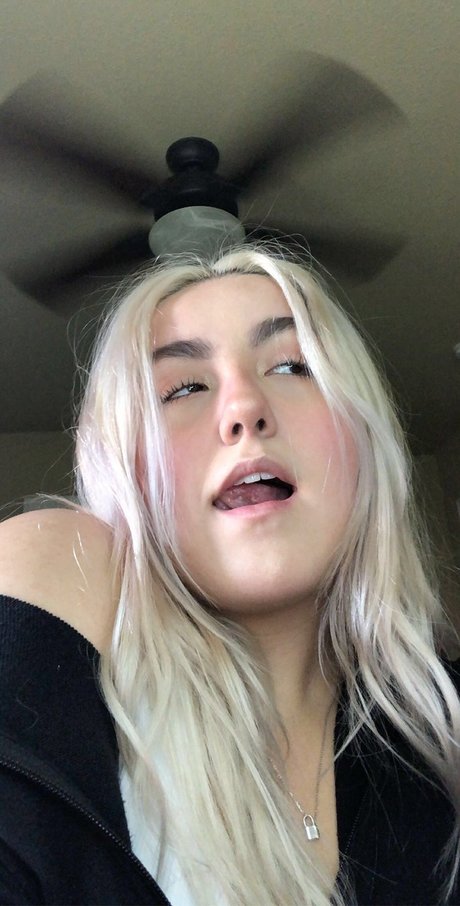 Luna Versace top model image