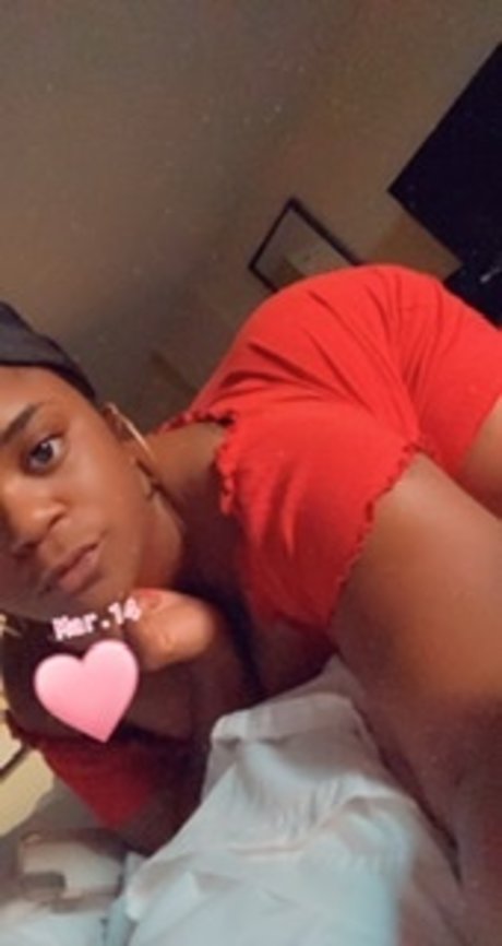 MarieMontana naked pornstar photo