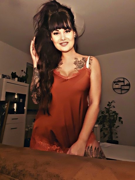 MaLu88 star erotic photos