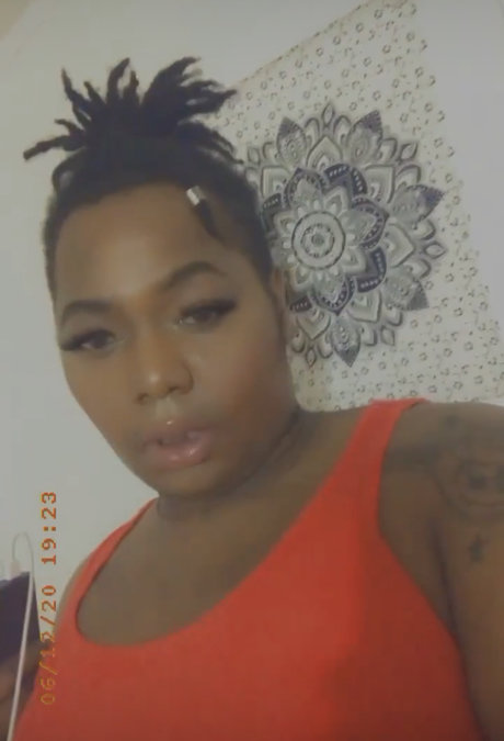 Que pornographic actress img