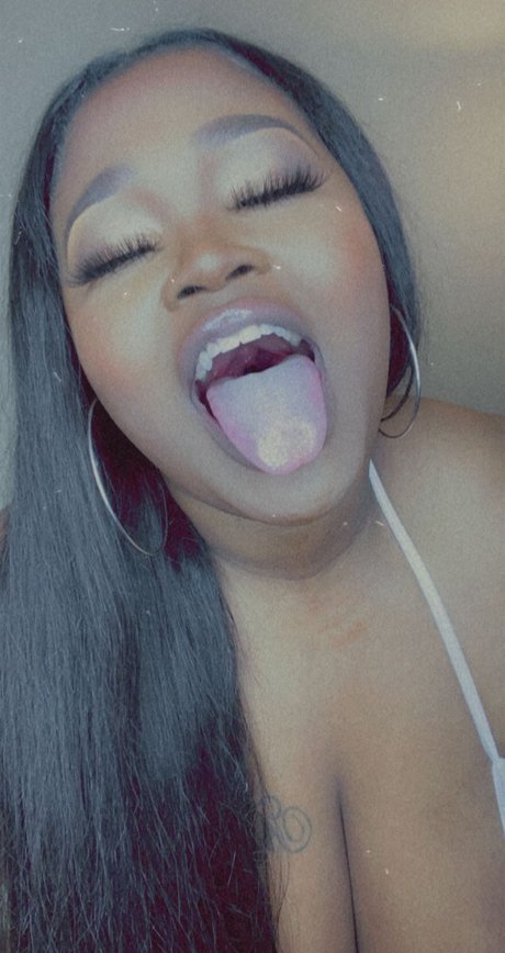 Mechelle Necole star nice picture