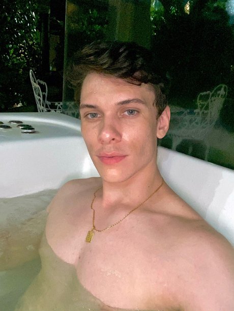 Matheus Abril hot model image