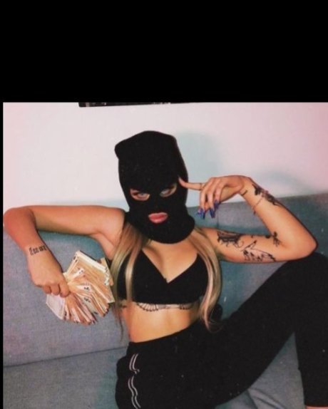 MaskOn pornstar exclusive image