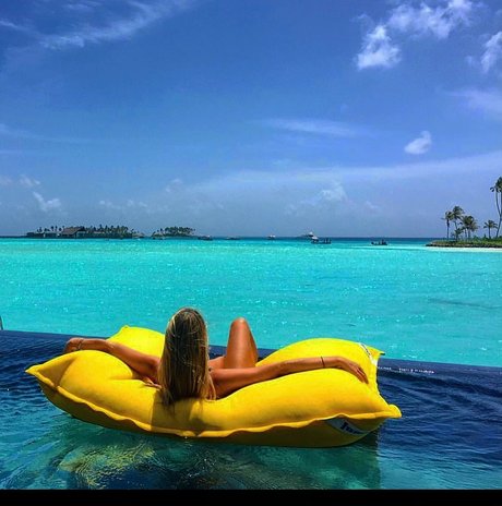 Mira Sabina star best archive