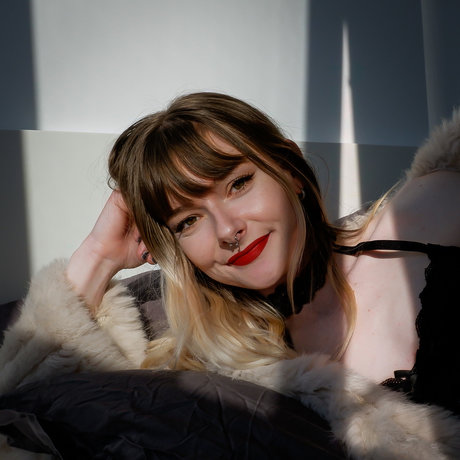 Elenial free model gallery