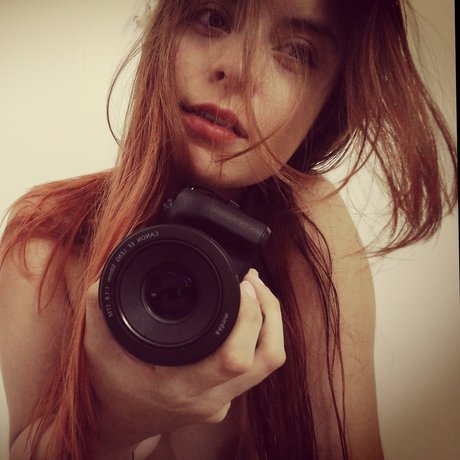 M a Scarlet exclusive model pictures