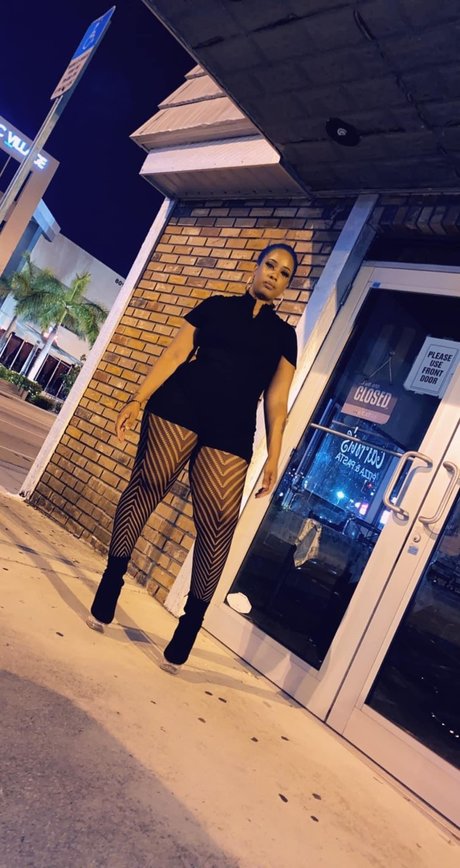 Mia Da Great model free image