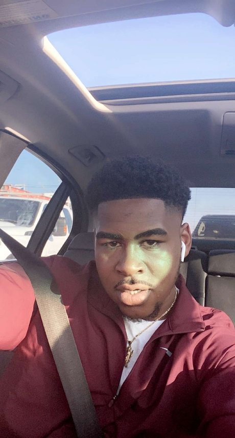 Yourboysosaay nude model gallery