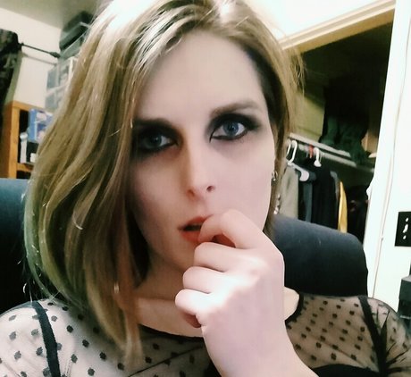 Molly Goodgirl actress photos