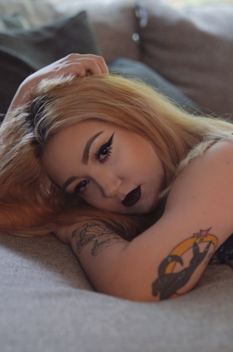 Modeko adult actress img