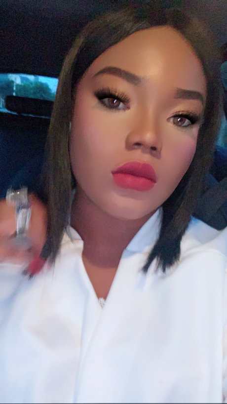 Miss Eliane naked model photo