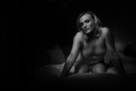 Miss CinnamonBun sexy pornstar photo