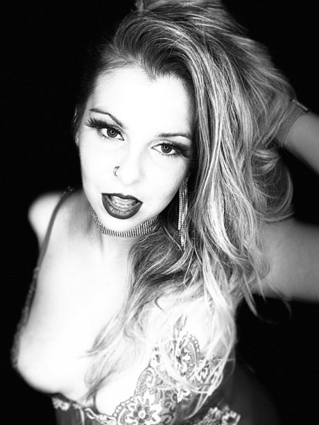 Fat Girl TITTIES_ hot actress pic