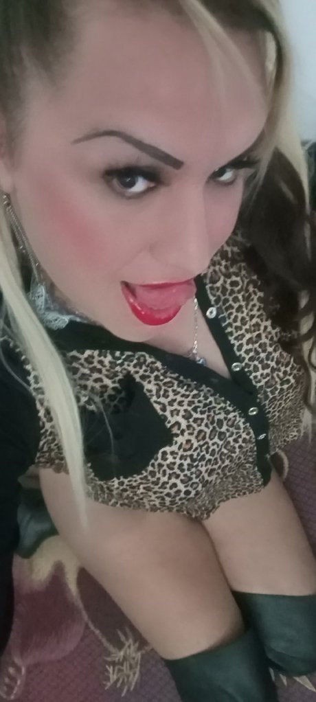 NAHARA PRINCE model adult images