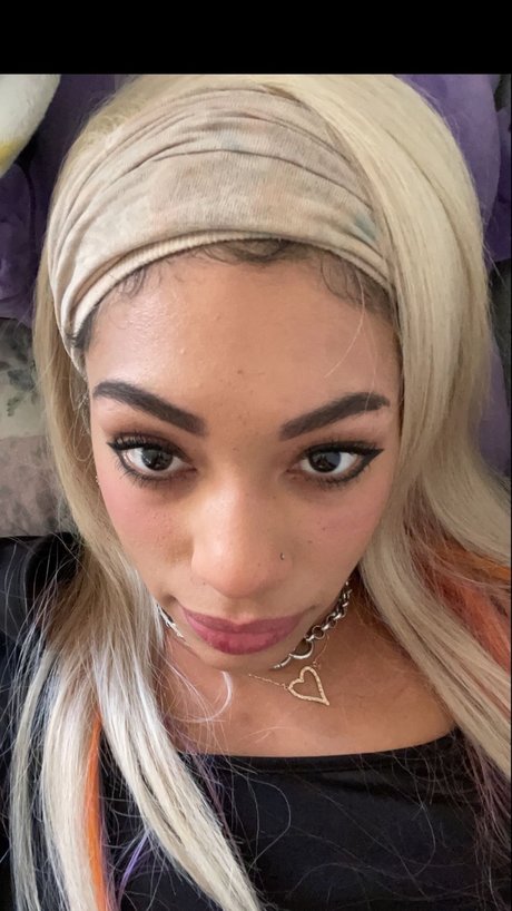 NadiaBankx star nudes photos