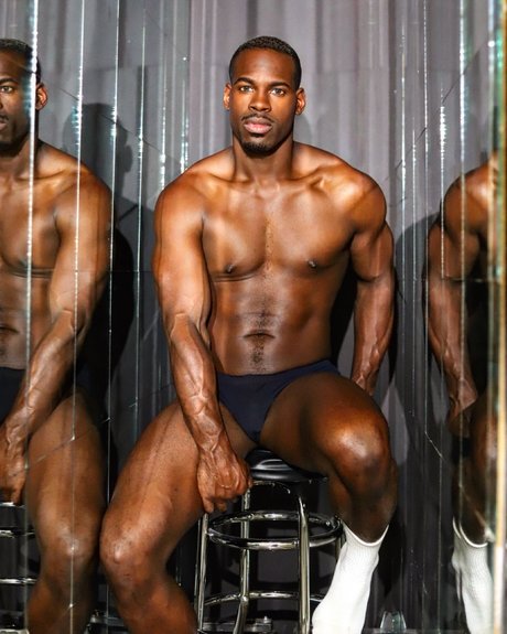 Novah King art star pics