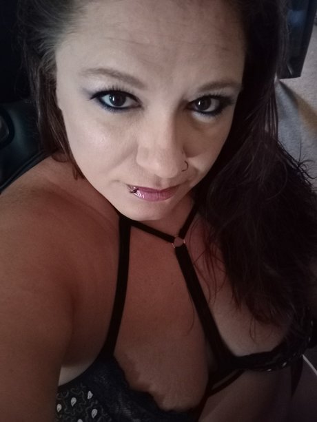 Bratty Babygirl naked pornstar gallery