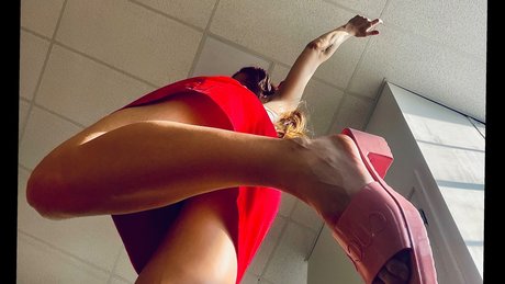 mvk naked model picture