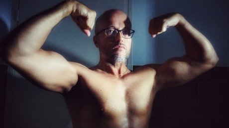 musclesinaction nudes star gallery