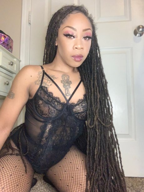 G T L T F star naked image