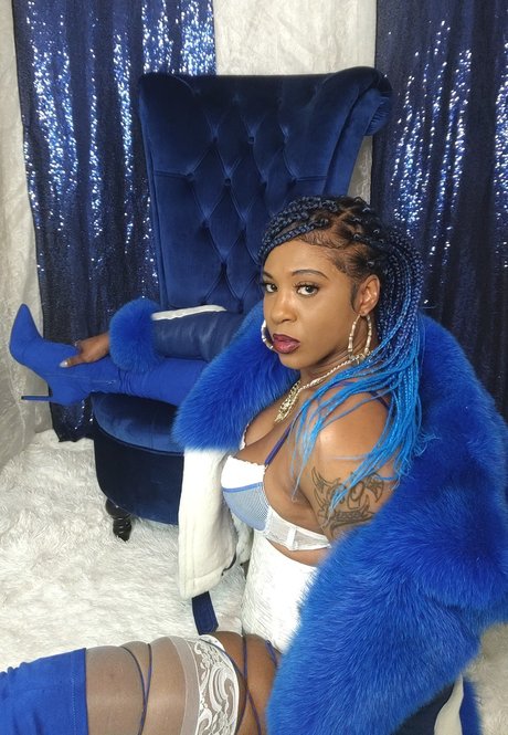 Ms Luscious Nights model nice img