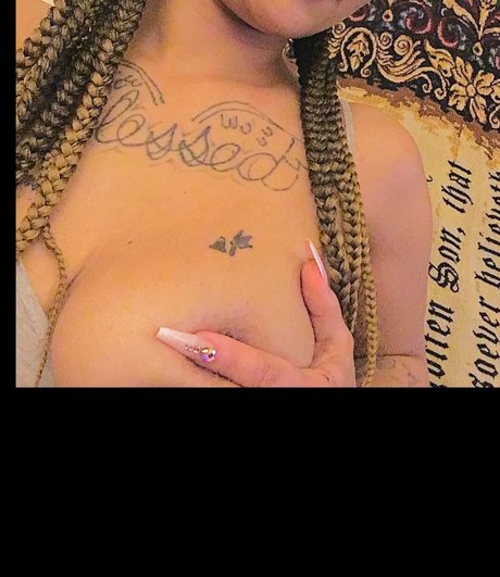 Tyra Smith erotic model pics