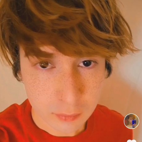 Nefeezy model nude pics