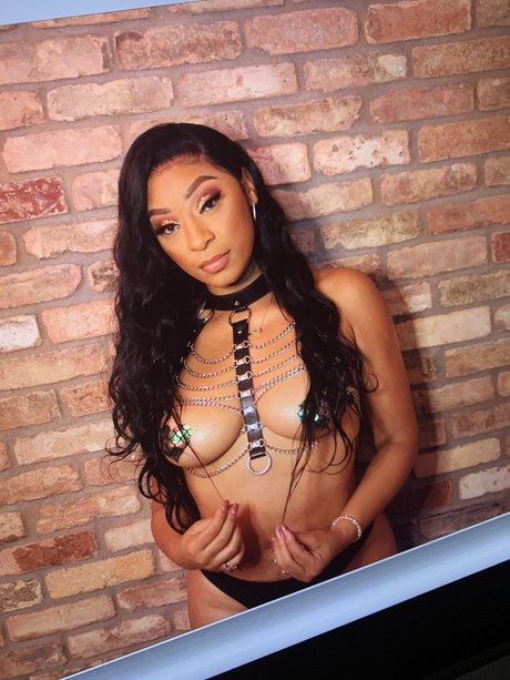 So Unique UNCENSORED star nude gallery