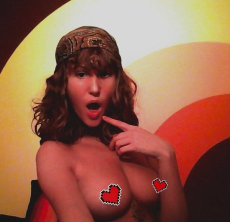 Urnotdreamingbaby nude model photo