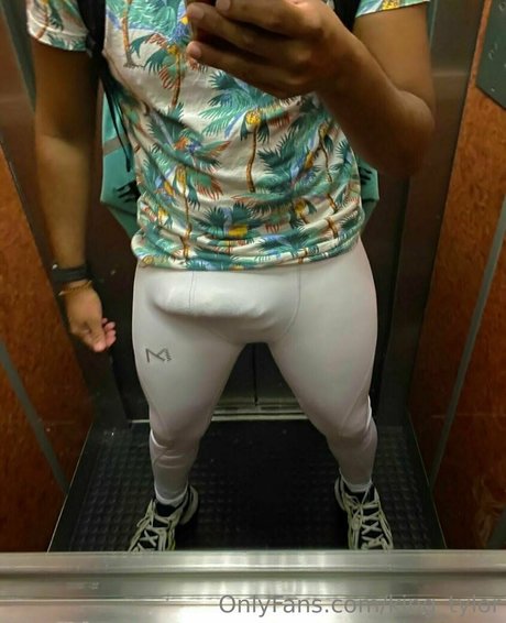 king tylor star pornographic photos