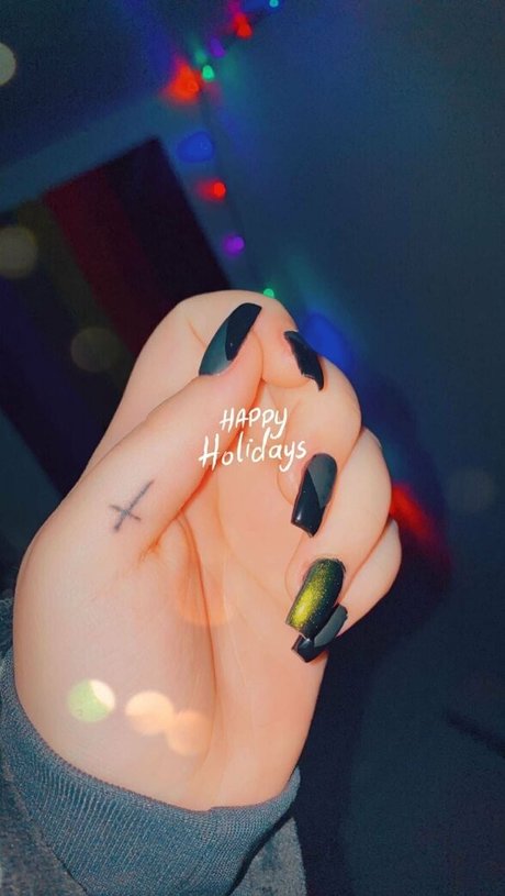 badluckbaby420 nude model photo