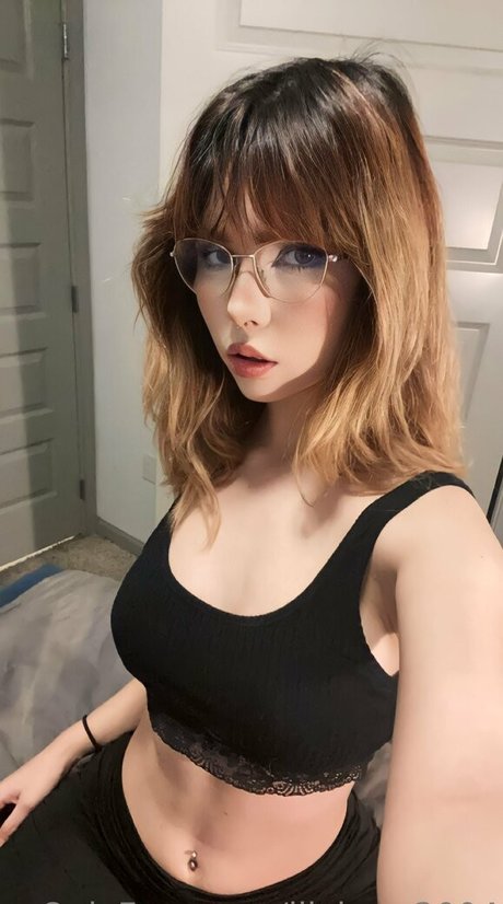 lilybear2004 model pretty pic