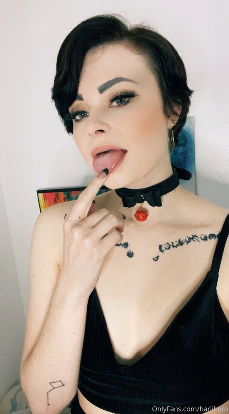 Harlihero model sexy photo