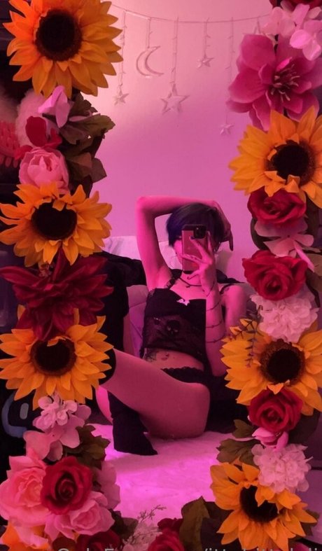 ittybittyloli model naked img