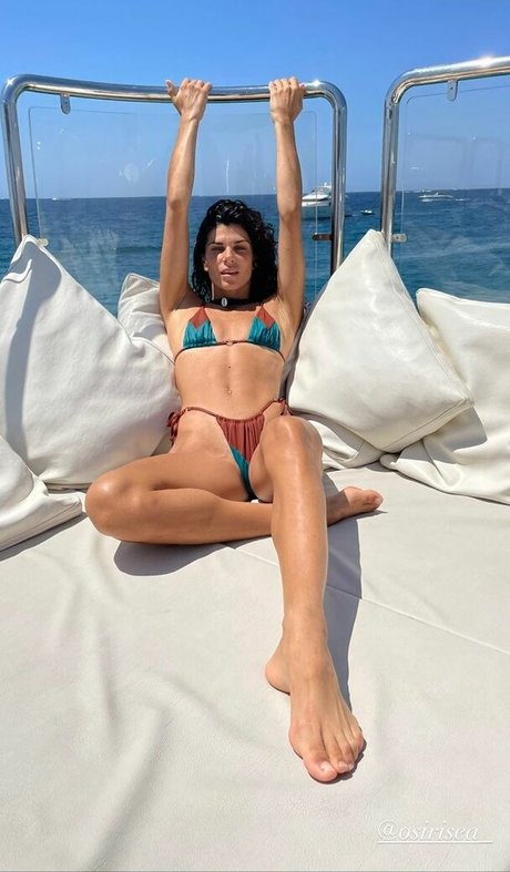 Ariadna Hafez sexy actress pictures