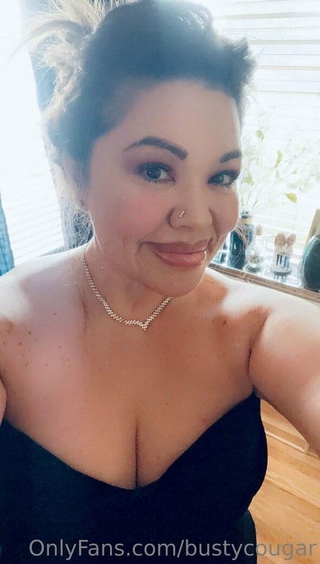 bustycougar model hot gallery