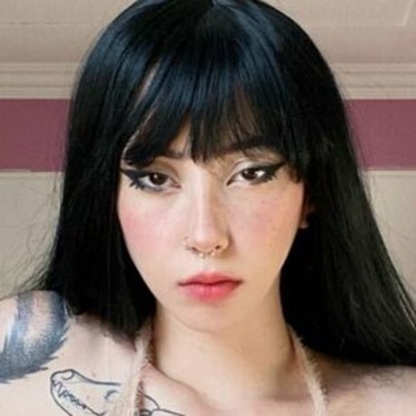 Trizpc model nudes pic