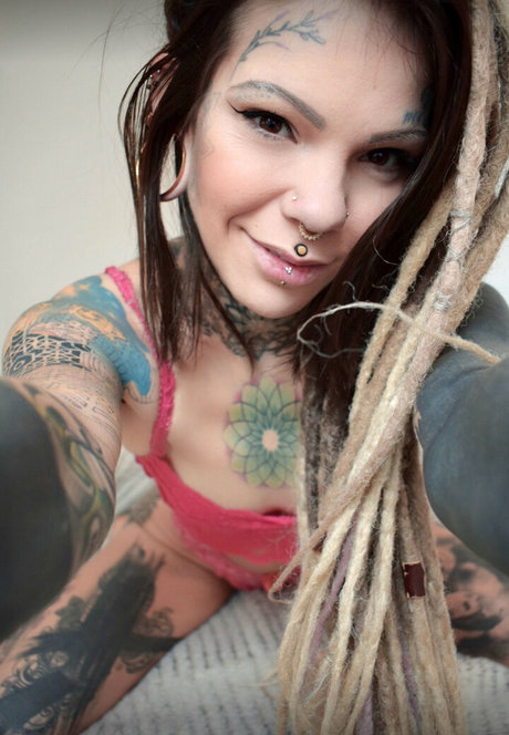 DarkLeaves model pornographic pic