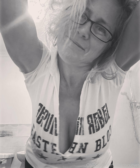 khariscurves model free pictures