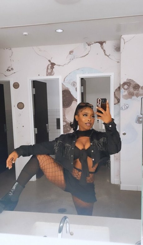 Lea h Sampson model top gallery