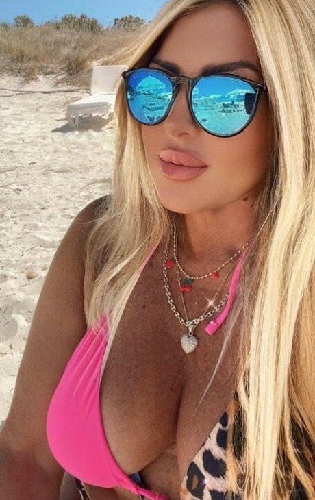 Flaviana Basta adult model archive