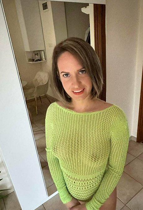 Poppy Leonie sexy pornstar galleries