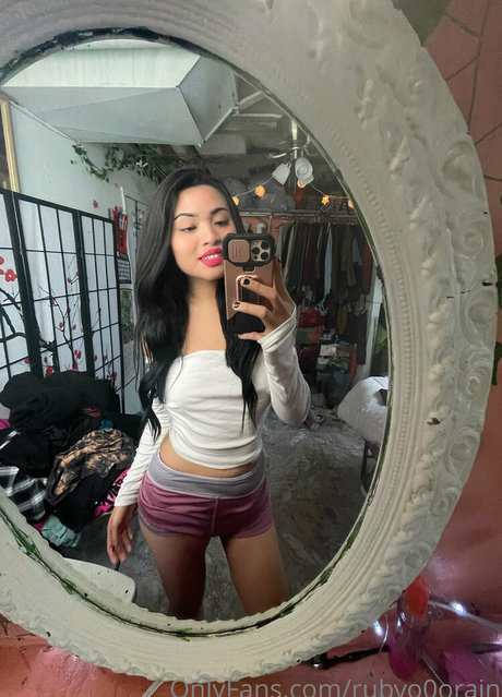 rubyo0orain adult model photo