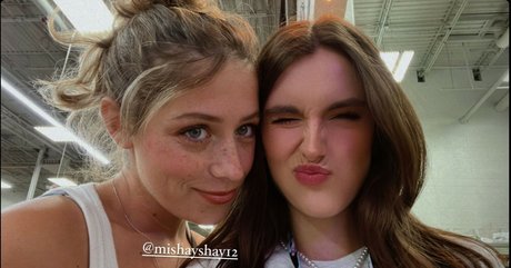 Maggie Roscher art model galleries