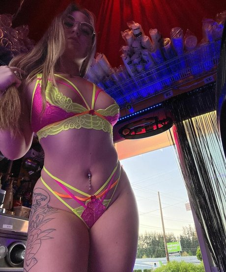 Bootylicious barista model nice archive