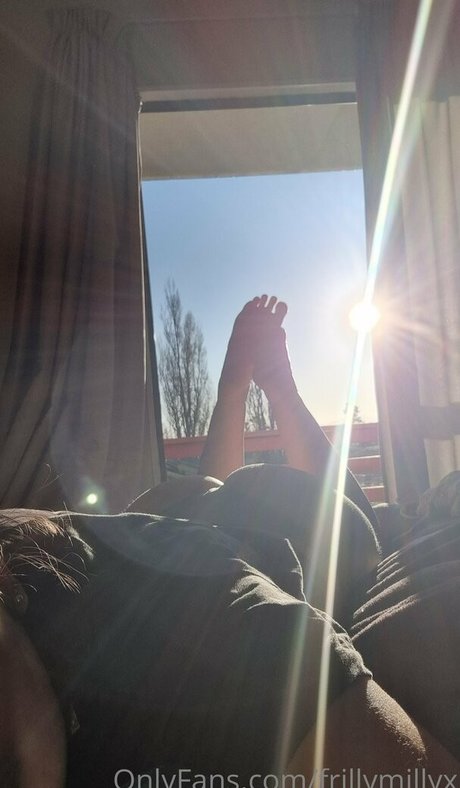 frillymillyx nudes model pic