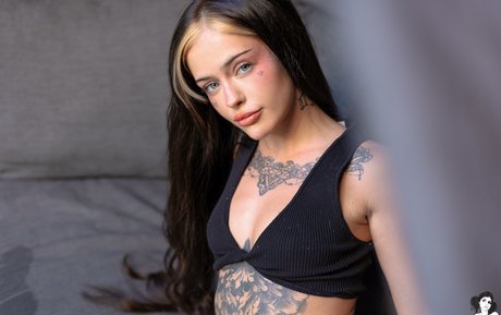 Minzi Wild nudes pornstar img