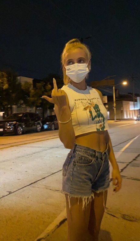 Emma Chamberlain star pornographic photo