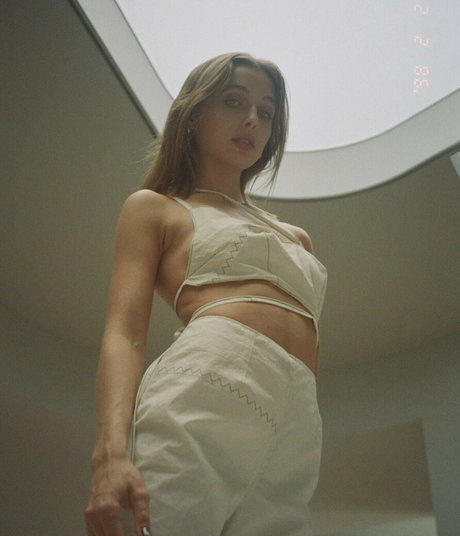 busty brunette onlyfans hd pic