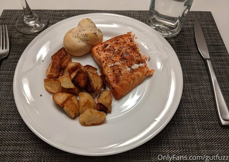 gutfuzz pretty pornstar img